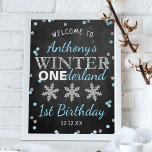 Winter ONEderland Chalkboard 1:a födelsedag Välkom Poster<br><div class="desc">Fira i stil med trendiget välkomstskylt för första födelsedag. Utformningen är enkel att anpassa med din egen formulering och din familj och dina vänner kommer att bli glada när de ser detta fantastiska tecken på party. Matchande objekt i party finns i samlingen.</div>