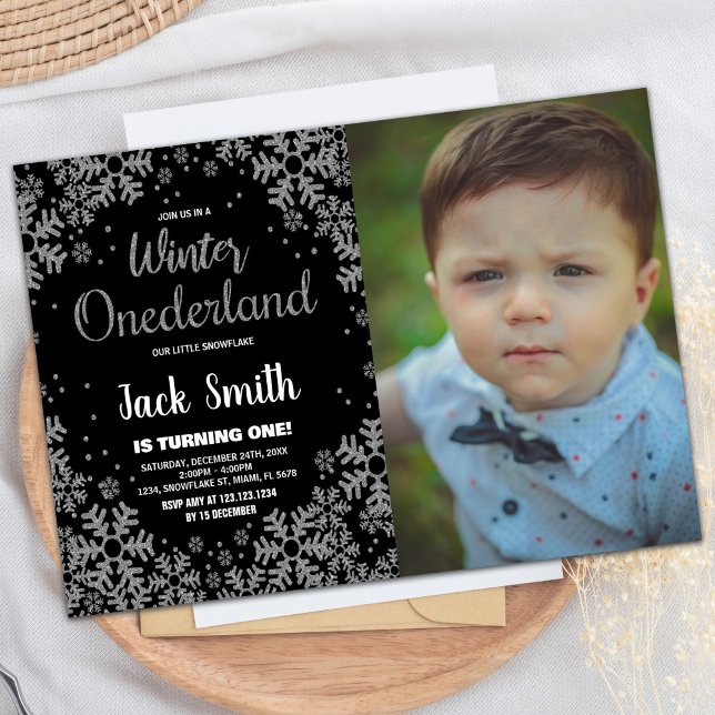 Winter ONEderland-inbjudan Black Silver Photo Inbjudningar (Winter ONEderland Invitations Black Silver Photo)