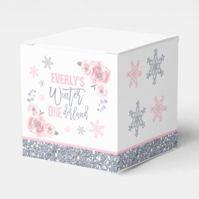 Winter ONEderland Rosa Silver Snowflake Birthday Presentaskar (Framsidan Sidan)