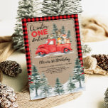 Winter ONEderland Woodland Animals 1:a födelsedage Inbjudningar<br><div class="desc">Gratulera till din lilla födelsedag med den här berömvärda inbjudan under vintern. Den söta utformningen har en grupp trädjur i vintagen Red lastbil,  gräs träd och snöslandskapet på en söt röd och svart buffelbaksida.</div>