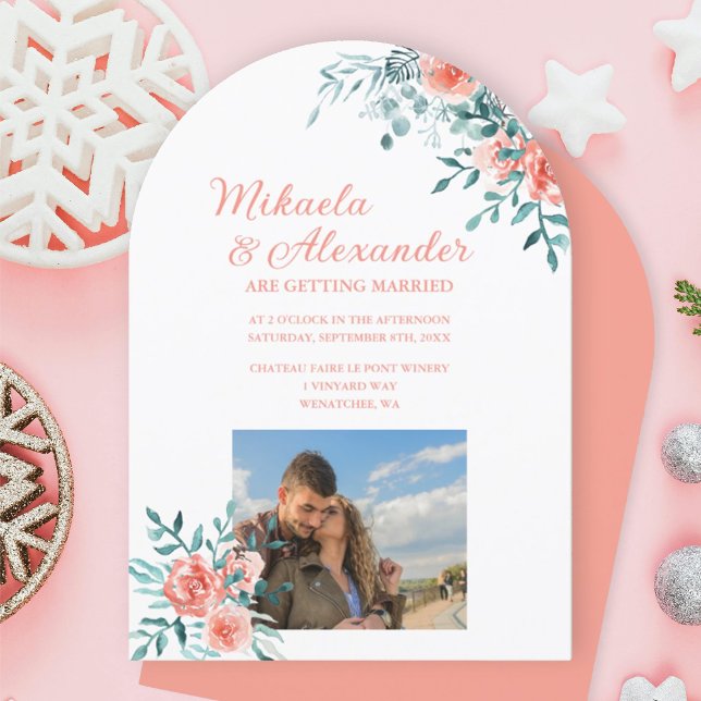 Winter Rosa ros, Ljust grönt Eucalyptus Bröllop Inbjudningar (winter peach, pink roses, light green eucalyptus leaves arched wedding invitation)