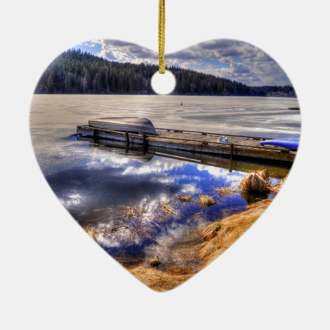 Winter Sjö och Kayak Wilderness Landscape Julgransprydnad Keramik (Baksidan)