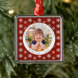 Winter Snöflingor Photo Grandma Grandpa Julgransprydnad Metall<br><div class="desc">Winter Snöflingor Photo Kärlek You Grandma och Grandpa har ditt favoritfoto omgivet av snöflingor. Ornament är personlig med namn namn. All text kan redigeras. Vår dekorationsmall gör det enkelt att anpassa ditt prydnadsföremål till verkligen. Om du vill anpassa den ytterligare, använda länken "anpassa ytterligare". Ornament är en del av en...</div>