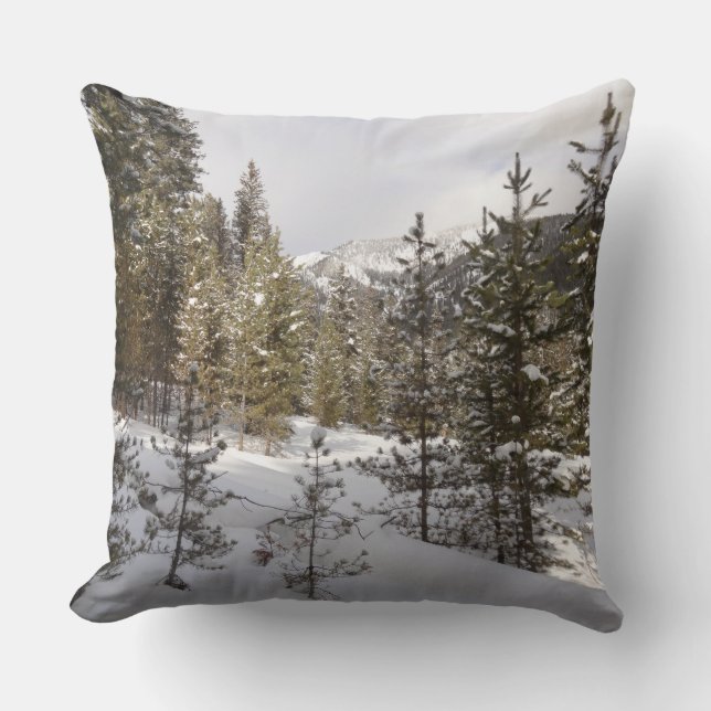 Winter Snowy Mountain Scene i Montana Kudde (Framsida)