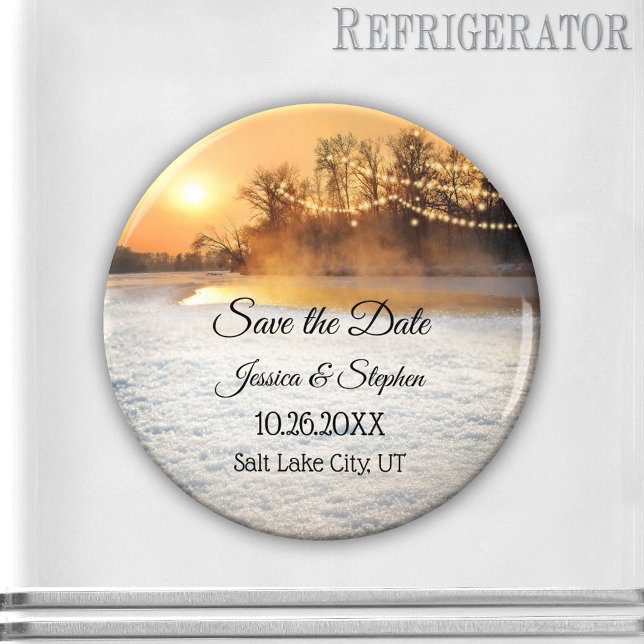Winter String Ljus Spara datum magneter (Save the Date magnet featuring a winter wonderland at sunset with string lights and sparkling snow.)