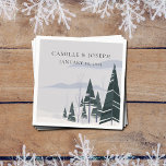 Winter Träd Modern Snö-skogen Bröllop Pappersservett<br><div class="desc">En underbar vinterscen av en snö fylld skog av mörk grönt grisen och träd och en blek grått himmel dekorerar denna helgdag napkin från bröllop. Detta moderna teckning i ett snölandskap är perfekt för en bröllopsförmån i december eller januari.</div>