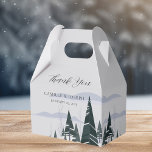 Winter Träd Modern Snö-skogen Bröllop Presentaskar<br><div class="desc">En underbar vinterscen av en snö fylld skog av mörk grönt grus och brunt träd och en blek grått himmel dekorerar den här helgdag bröllopsförmånslåda. Detta moderna teckning i ett snöslandskap är en perfekt för mottagning i december eller januari.</div>