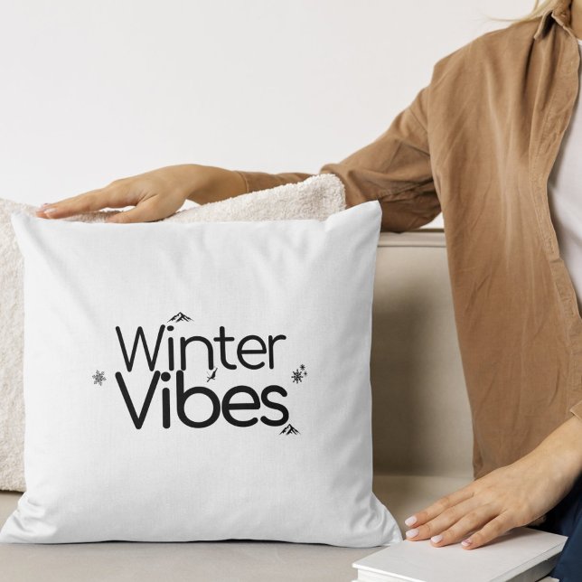 Winter Vibes - Minimalistisk snöflake och berg Kudde (Skapare uppladdad)