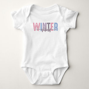 Winter Vibes - Mjuk pastelltypografi T Shirt