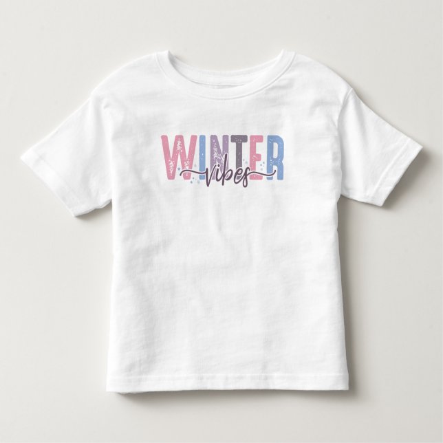 Winter Vibes - Mjuk pastelltypografi T Shirt (Framsida)