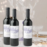 Winter Wedding Watercolor Forest Snö Scene Vinflaska Etikett<br><div class="desc">Vinterbröllop personlig vin flaska med sceniska vattenfärger i lavender- och grått-nyanser. I snö finns ett romantiskt skogslandskap i bergstrakterna med gräs träd, droppar och en ljussken snö. Mallen är redot för att du ska kunna lägga till namn för brudgummen och bröllop-datumet. Om du vill matcha produkter kan du bläddra i...</div>