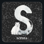 Winter Wonderland Alphabet S Monogram | SNÖ VARG Fyrkantigt Klistermärke<br><div class="desc">Elegant, Söt och modern Winter Wonderland Alphabet Monogram Design Sticker. Med en snödag i ett berg, snöflingan som täcker alfabet, första S med vit varg sitta framför snöscener. Andra alfabet initialer finns i min butik. Klicka på länken Anpassa den här mallen om du vill ändra namn i ditt eget. Eller...</div>