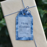 Winter Wonderland Blue frosty mönster Presentetikett<br><div class="desc">Den här fantastiska presentens märkre har en meriserande frost i mönster, som på ett vackert sätt fångar vintern. Den delikata designen visar upp smutsiga iskristaller i vita och ljusblå nyanser, vilket ger en känsla av frostig förtjusning. Den kontrasterande färg blandas harmoniskt och skapar en sund och lugn atmosfär. Texten kan...</div>