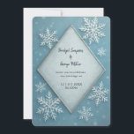 Winter Wonderland Blue Snowy Romantic bröllop Inbjudningar<br><div class="desc">Vinter Wonderland Blue Snowy Romantic bröllopsinbjudning Steg in i ett magiskt, vitt vinter wonderland med denna romantiska, mysiga design med mjuka frostade blommigtar, isigens gnistra och elegant snöflingor. Paletten blandar snöblått, vitt, glitteraccent och subtil julcharm för att skapa en tidlös säsong stil - perfekt för december bröllop eller festligt firande....</div>