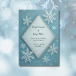 Winter Wonderland Blue Snowy Romantic bröllop Inbjudningar<br><div class="desc">Vinter Wonderland Blue Snowy Romantic bröllopsinbjudning Steg in i ett magiskt, vitt vinter wonderland med denna romantiska, mysiga design med mjuka frostade blommigtar, isigens gnistra och elegant snöflingor. Paletten blandar snöblått, vitt, glitteraccent och subtil julcharm för att skapa en tidlös säsong stil - perfekt för december bröllop eller festligt firande....</div>
