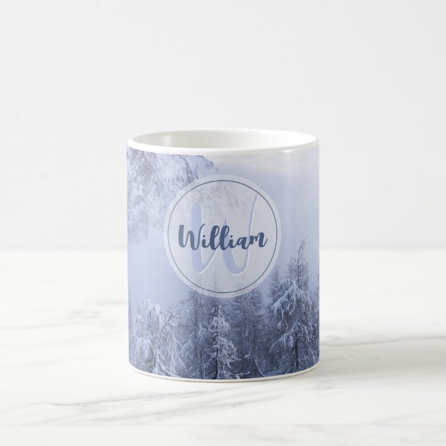 Winter wonderland dimspruce forest snö monogram kaffemugg (Center)