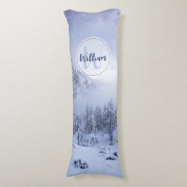 Winter wonderland dimspruce forest snö monogram kroppskudde