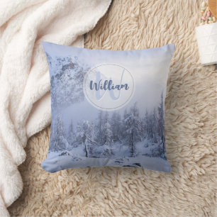 Winter wonderland dimspruce forest snö monogram kudde