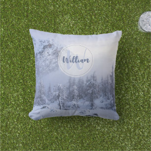 Winter wonderland dimspruce forest snö monogram kudde