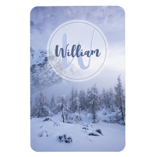 Winter wonderland dimspruce forest snö monogram magnet (Vertikal)