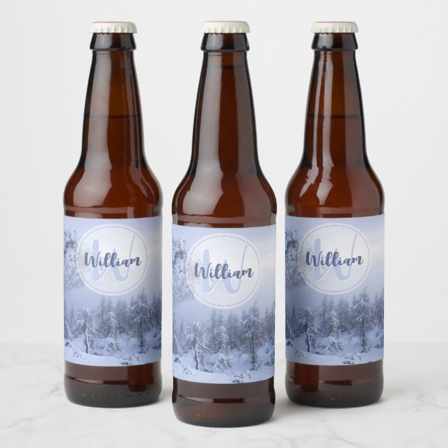 Winter wonderland dimspruce forest snö monogram ölflaska etikett (Flaskor)