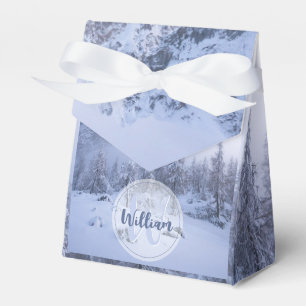 Winter wonderland dimspruce forest snö monogram presentaskar