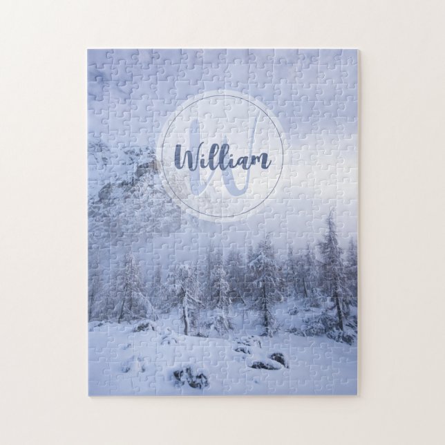 Winter wonderland dimspruce forest snö monogram pussel (Vertikal)