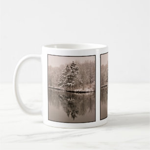 Winter Wonderland Evergreen Träd Sjö Brown Sepia Kaffemugg