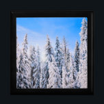 Winter Wonderland Gräs Träd i Snö Minnesask<br><div class="desc">Vinter Wonderland Gräs Träd i Snö med Blå himmel. Det är en vacker dag med blå himmel och mousserande kristallsnö på hög grönt gräs träd. Perfekt frost på en coola vinterdag. Verkligen gör att du vill sjunga en julvagn eller slå skidbackarna.</div>