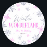 Winter Wonderland Rosa Snowflake Födelsedagsfest Runt Klistermärke<br><div class="desc">Det här är Winter Wonderland Rosa Snowflake Födelsedagsfest Favor Stickers!</div>