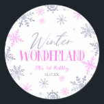Winter Wonderland Rosa Snowflake Födelsedagsfest Runt Klistermärke<br><div class="desc">Det här är Winter Wonderland Rosa Snowflake Födelsedagsfest Favor Stickers!</div>