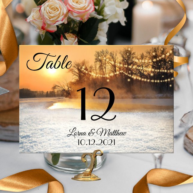 Winter Wonderland String Ljus Bordsnummer Card (A festive table number card featuring a winter wonderland scene at sunset with festive string lights)
