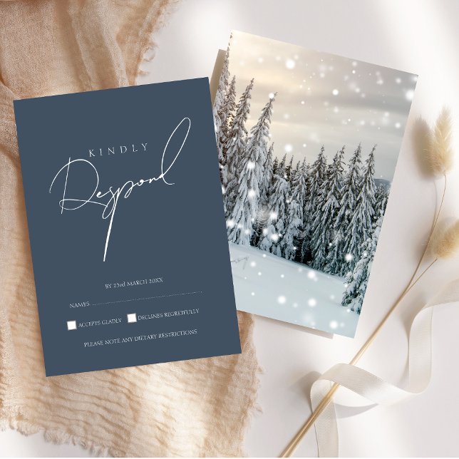 Winter Wonderland Woodland Snö Script Bröllop OSA Kort (Winter Wonderland Woodland Snow Script Wedding RSVP Card)