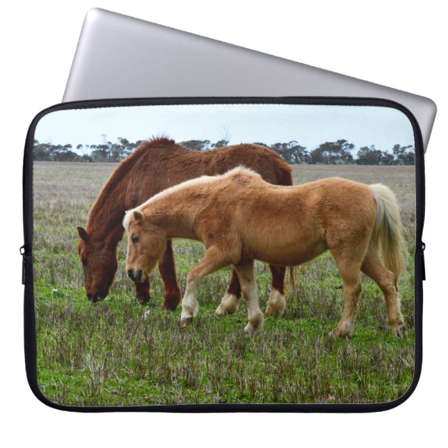 Winter Wooly Chestnut Horses Laptop Fodral (Framsidan)