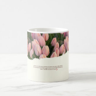 Winter's Whisper Pink Tulips – Romantic Snowy Cup Kaffemugg