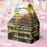 WISH Favor Box av Adiela Akoo Presentaskar<br><div class="desc">ÖNSKEGÅVA-låda av Poet Adiela Akoo - 'Min önskan för dig... Må du FÖRNYA DIG. Må du ha GLÄDJE, FRID och LYCKA vart du än vandrar. Må du alltid ha en särskild plats att kalla HEM. Må du följa din HJÄRTA och leva dina drömmar. Må din ANDE SVÄVA. Må du nå...</div>