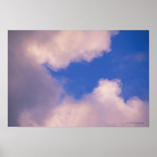 Wispy moln mot blå himmel poster (Framsidan)