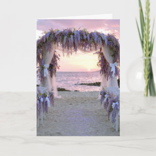 Wisteria bröllopsbåge på stranden kort