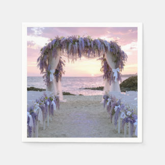 Wisteria bröllopsbåge på stranden pappersservett