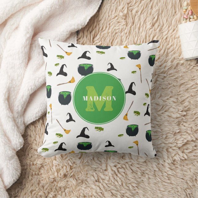 Witch Hat Broom Caldron Halloween Monogram Kudde (Filt)