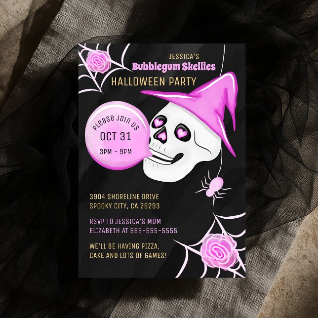 Witch Hat Bubblegum Skellies Halloween fest Inbjudningar (PINK AND BLACK BUBBLEGUM SKELLIES HALLOWEEN PARTY INVITATION)