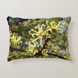 Witch Hazel Flowers Prydnadskudde
