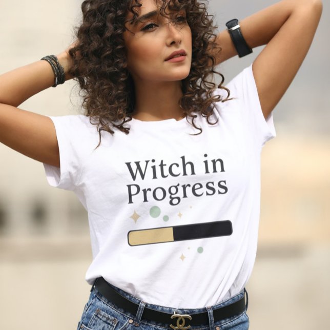Witch in Progress Halloween T Shirt (Skapare uppladdad)