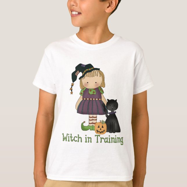 Witch in Training Halloween Barn Sweatshirt T-shirt (Framsida)