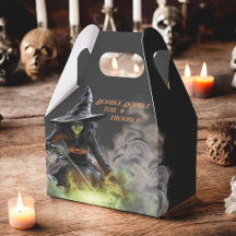 Witch med Burning Cauldron Halloween