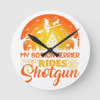 Witch My Boston Terrier Rides Pistol Halloween Rund Klocka