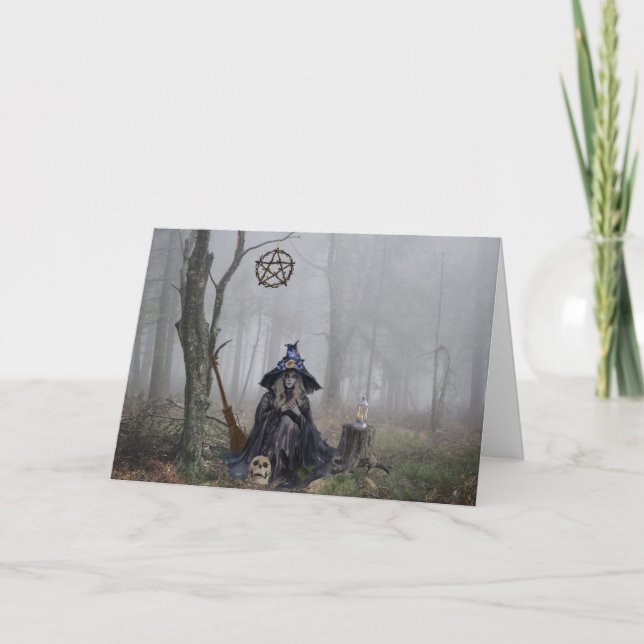 Witch of the Skogen Halloween Helgkort (Framsida)
