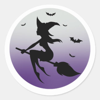 Witch silhouette i lila måne runt klistermärke