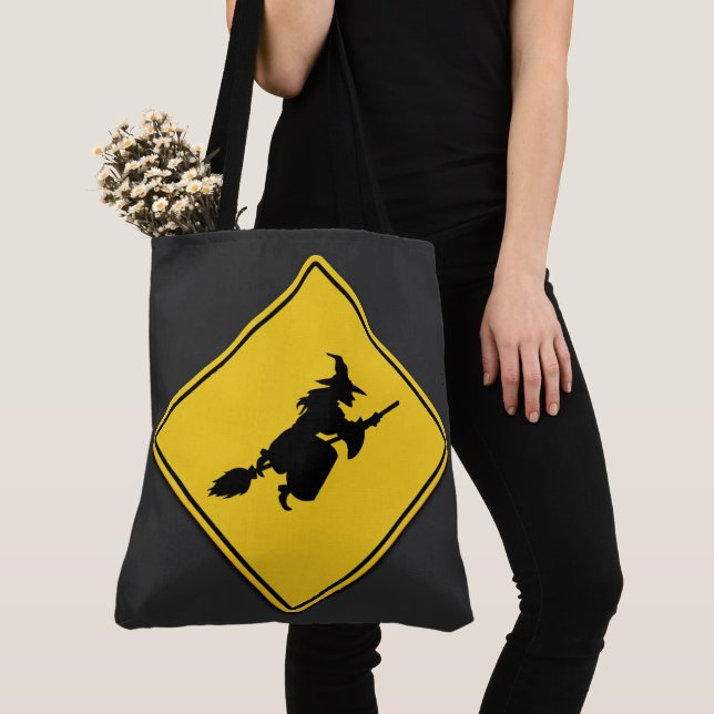 Witch Warning Halloween Tygkasse (Närbild)