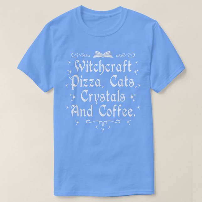 Witchcraft Pizza Cats Cats Crystals & Coffee Wicca T Shirt (Design framsida)